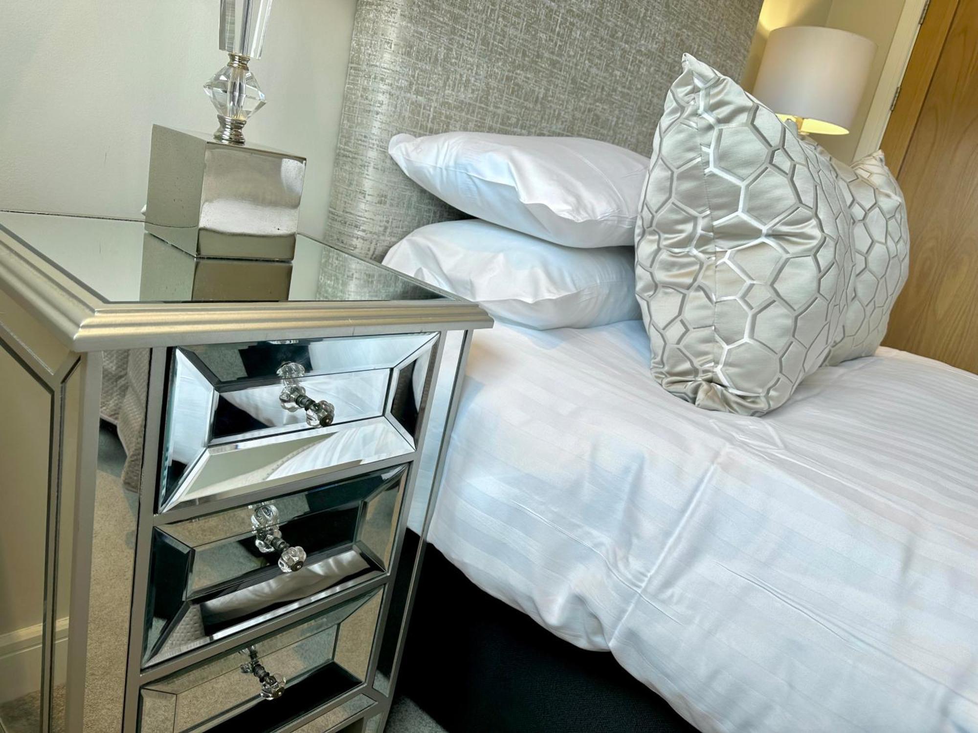 Superior Apartment In Cardiff City Centre Экстерьер фото
