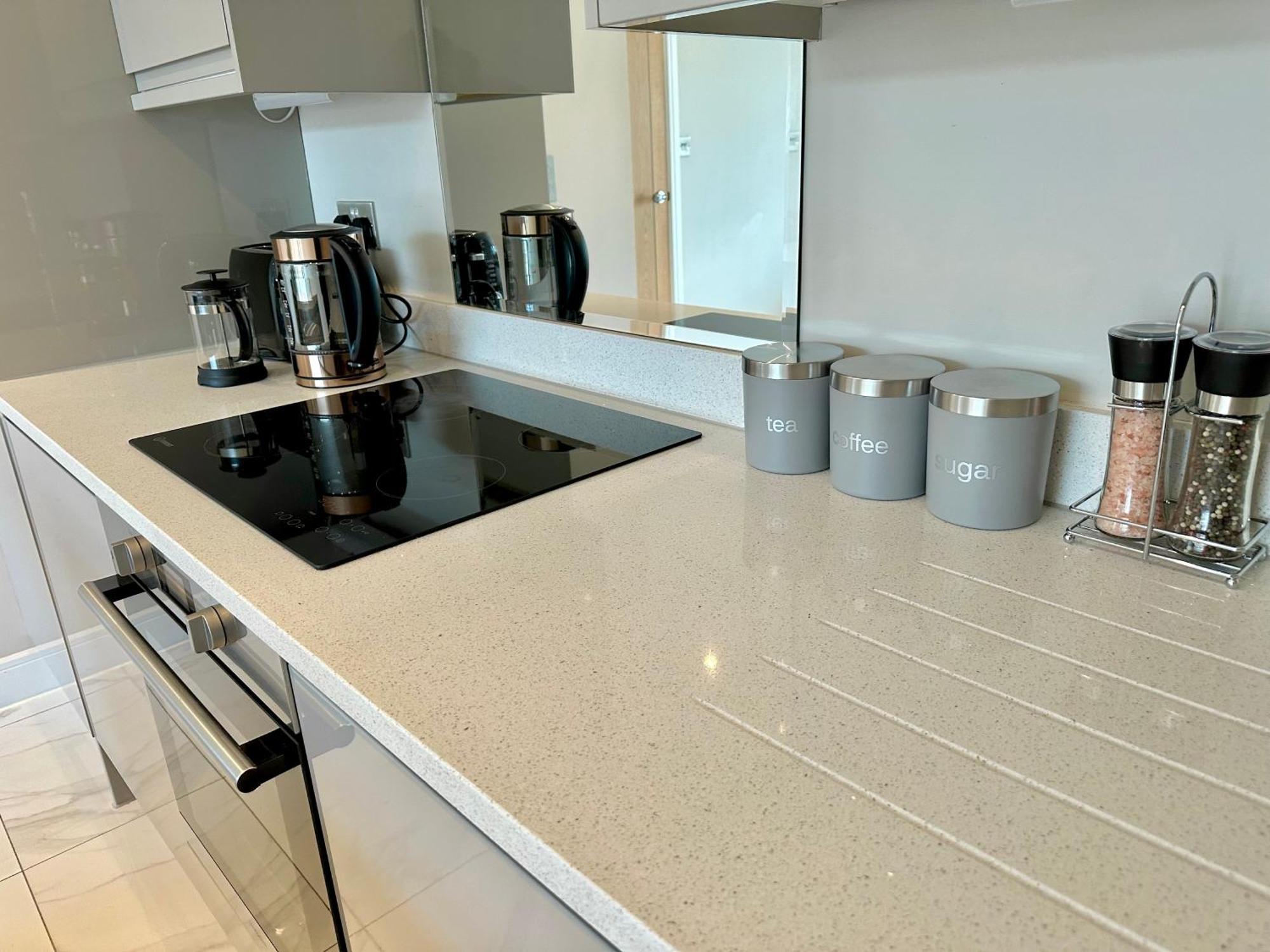 Superior Apartment In Cardiff City Centre Экстерьер фото