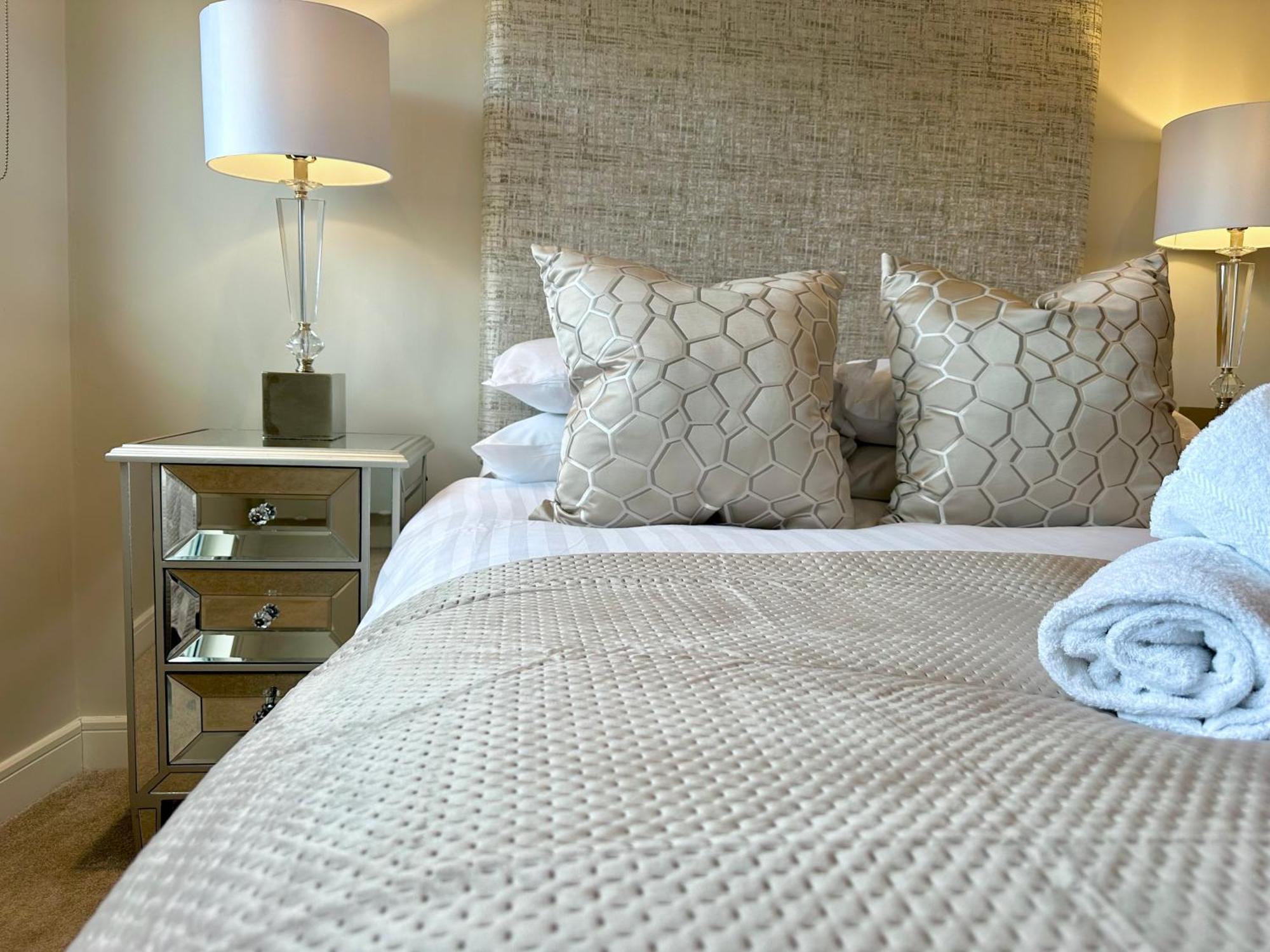 Superior Apartment In Cardiff City Centre Экстерьер фото